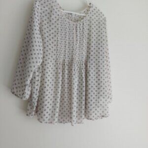 BLOUSE BY OLD NAVY. FLORAL DESIEGN.  BRAND NEW. SIZE XL